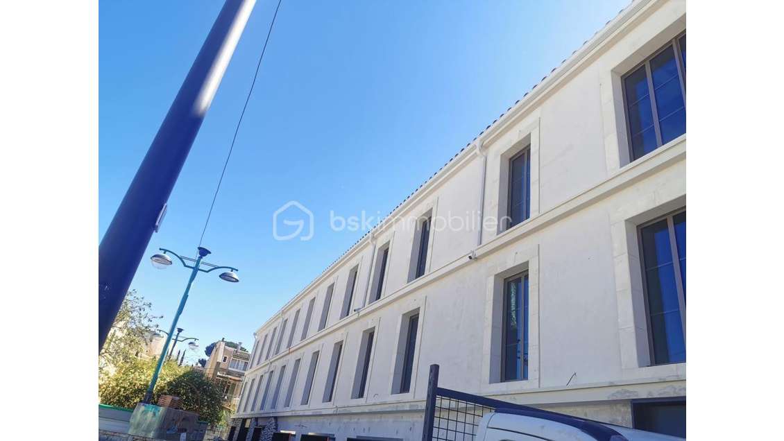 A louer local 10m² R+1 à Salon-de-Provence