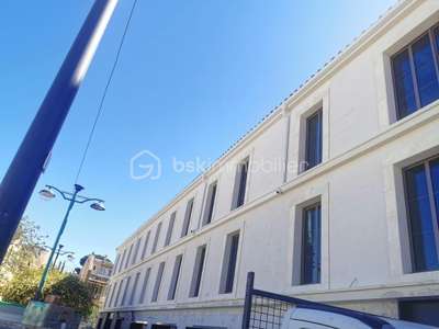 Location Locaux commerciaux - Boutiques à Salon-de-Provence