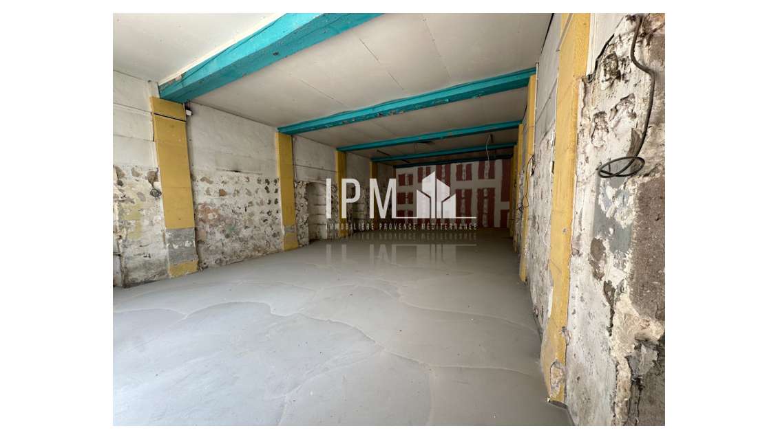 A louer local commercial 100 m² SALON DE PROVENCE