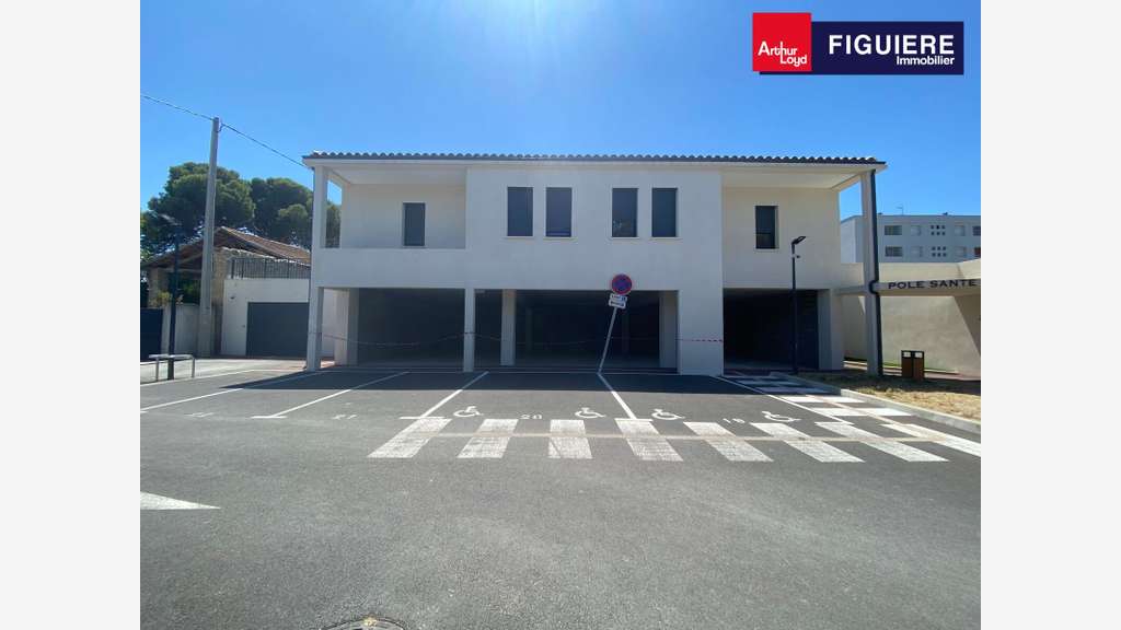 138m² de local commercial à louer dans un pole méd