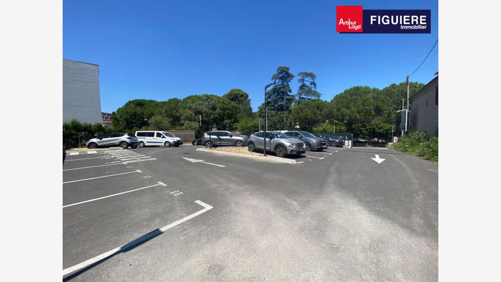 138m² de local commercial à louer dans un pole méd