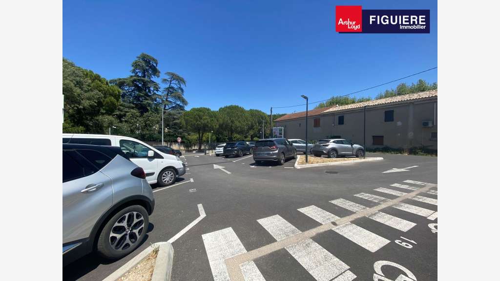 138m² de local commercial à louer dans un pole méd
