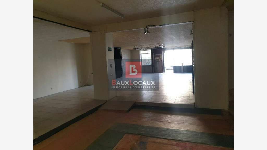 Location local commercial 215 m² Salon de Provence