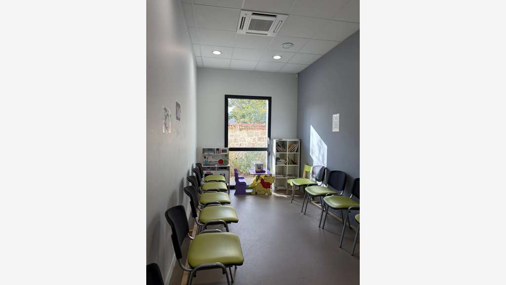 A 10 MNS DE FONTAINEBLEAU BUREAUX A LOUER DANS CA