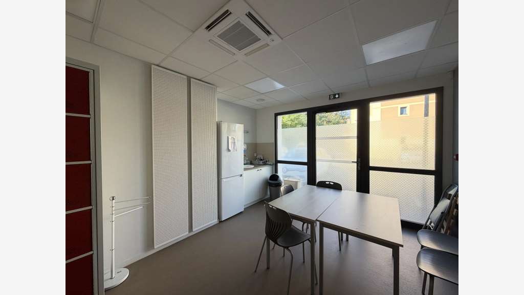 A 10 MNS DE FONTAINEBLEAU BUREAUX A LOUER DANS CA