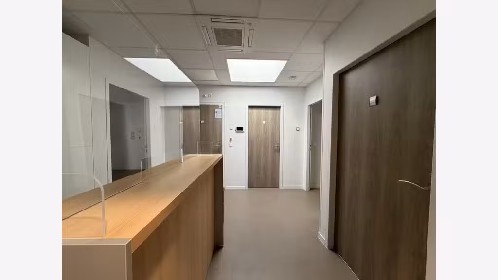 A 10 MNS DE FONTAINEBLEAU BUREAUX A LOUER DANS CA