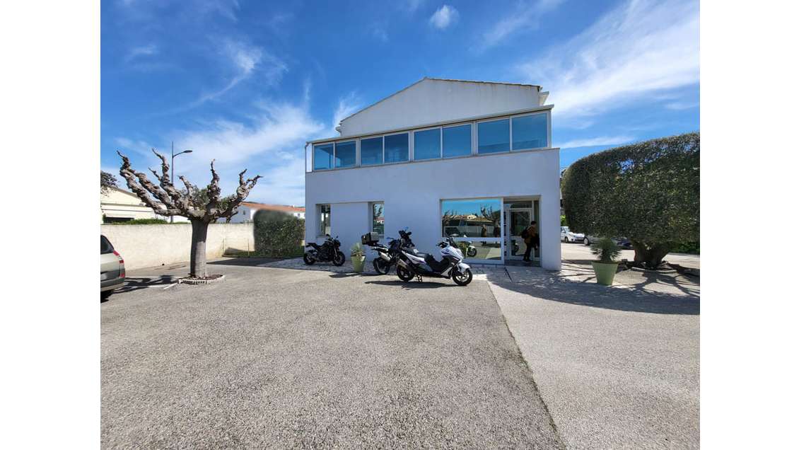 Bureaux 450m² avec visibilité à louer à Sanary