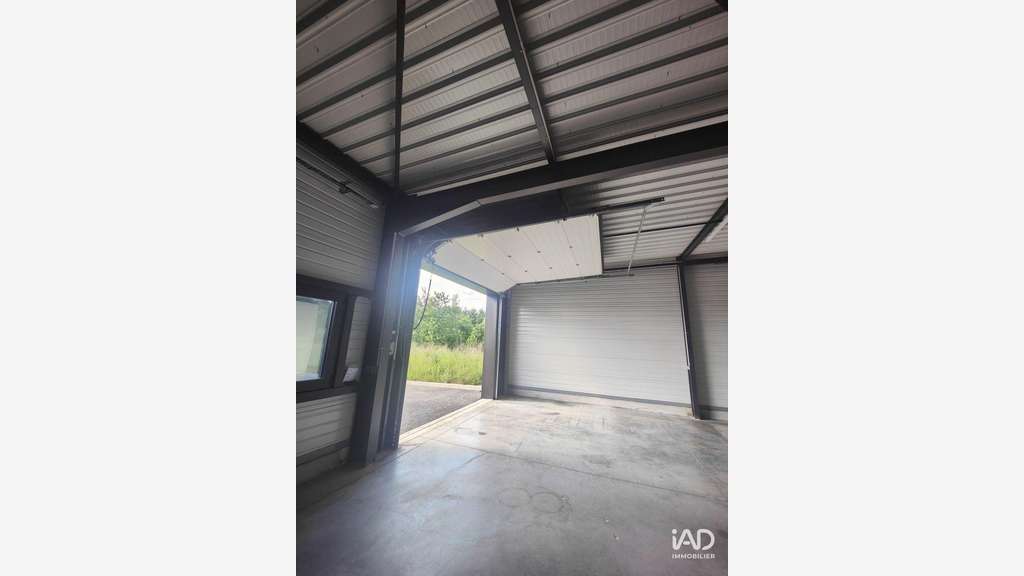 A louer local commercial de 358m² en za à Saône