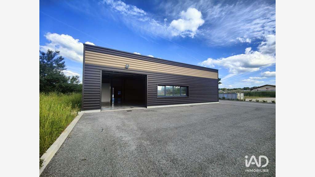 A louer local commercial de 358m² en za à Saône