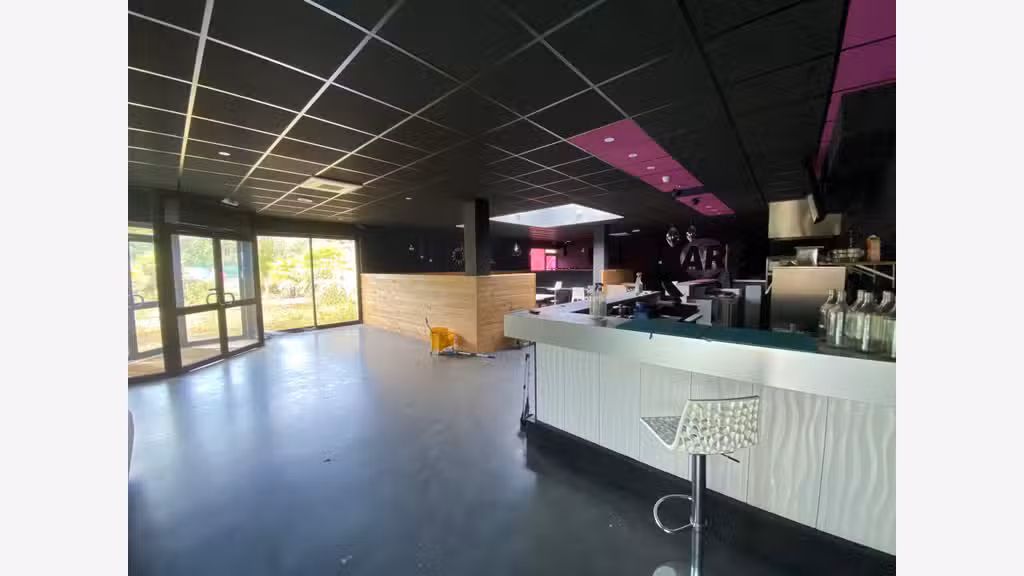 A louer local professionnel de 253m² à Saran