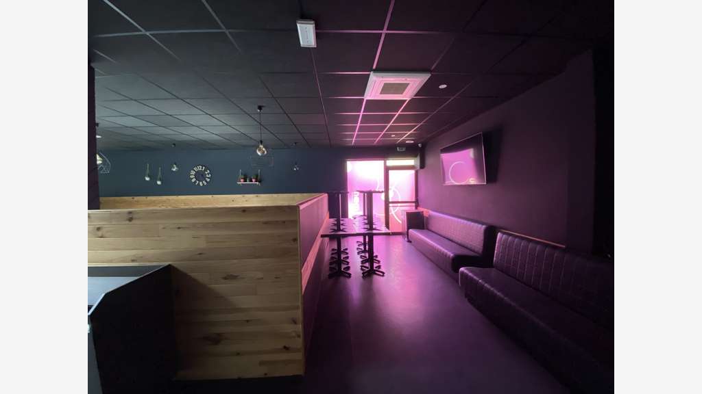 A louer local professionnel de 253m² à Saran