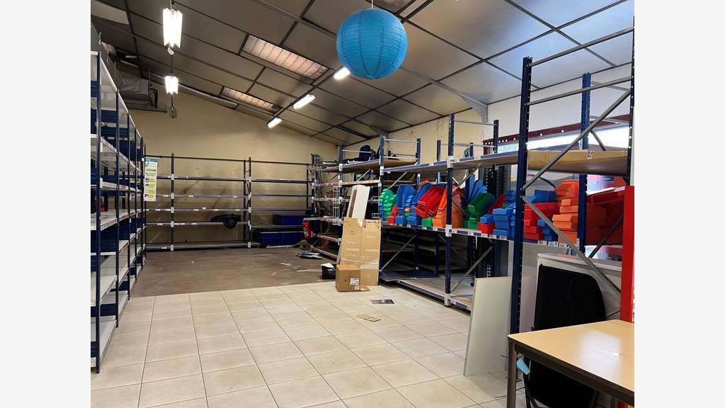 Loue locaux commerciaux de 400m² Sarlat la Canéda