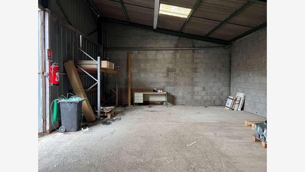 Loue locaux commerciaux de 400m² Sarlat la Canéda