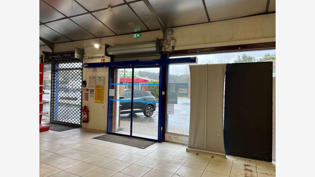 Loue locaux commerciaux de 400m² Sarlat la Canéda