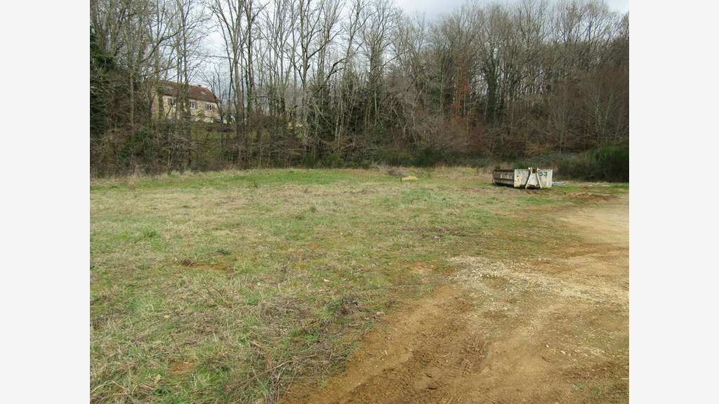A louer local commercial 465m² à Sarlat la Caneda