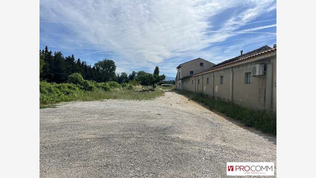 A louer local commercial 70m² Sarrians centre