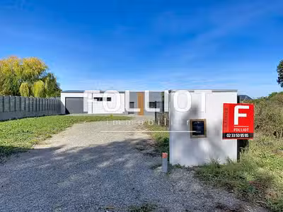 A louer local commercial 148m² en za à Sartilly 