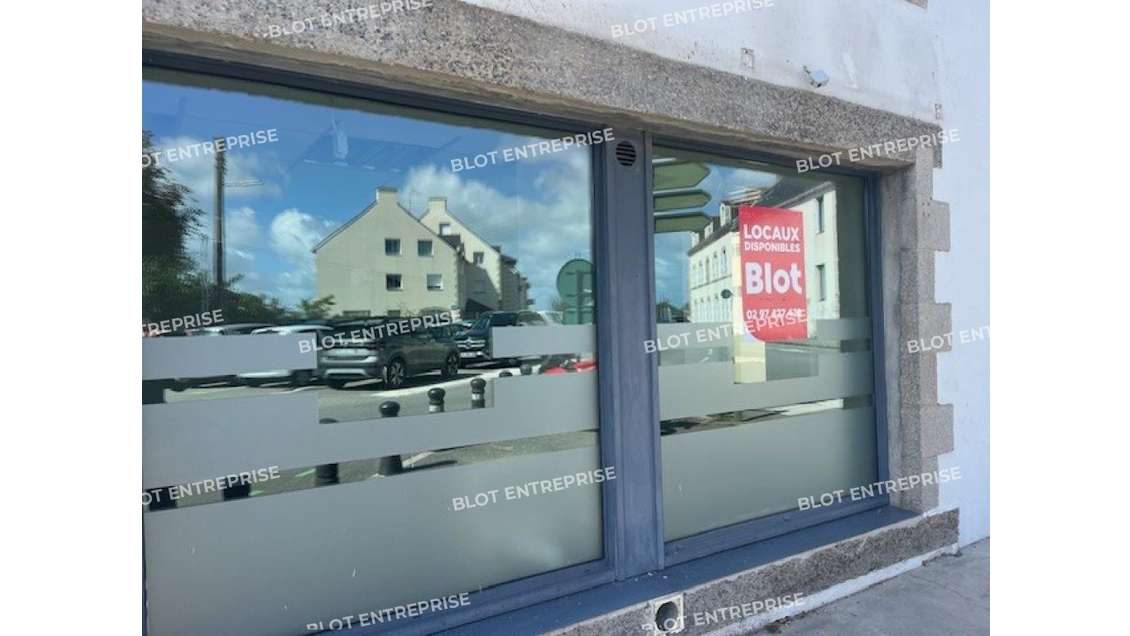 A louer local 36m² belle vitrine d'angle à Sarzeau