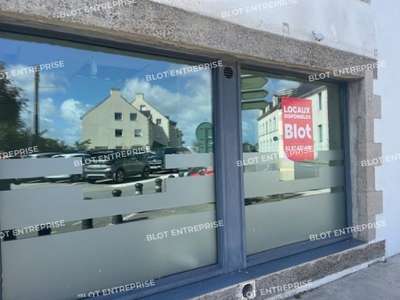 A louer local 36m² belle vitrine d'angle à Sarzeau