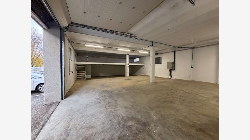 A louer local 200m² + 80m² de bureaux à Sassenage