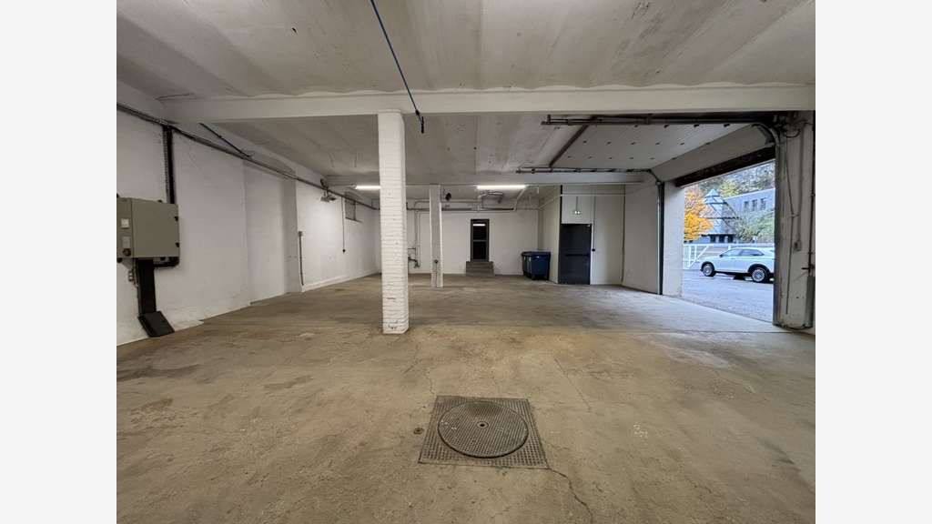 A louer local 200m² + 80m² de bureaux à Sassenage