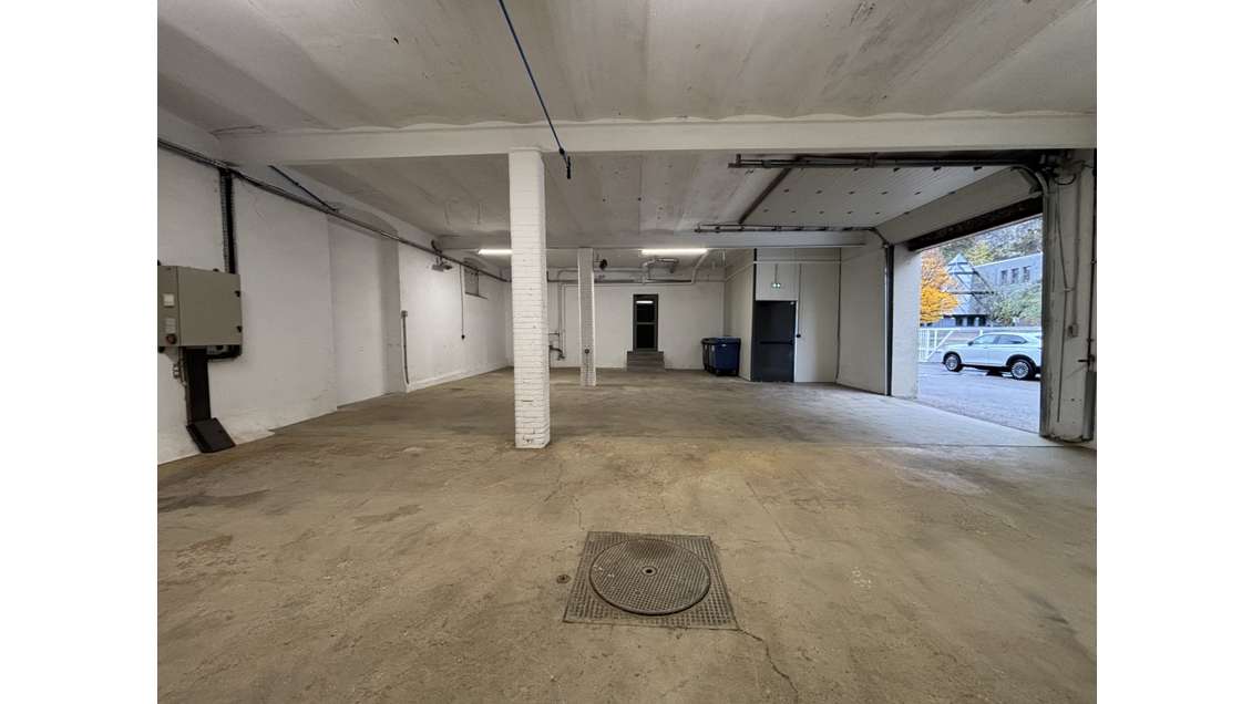 A louer local 200m² + 80m² de bureaux à Sassenage