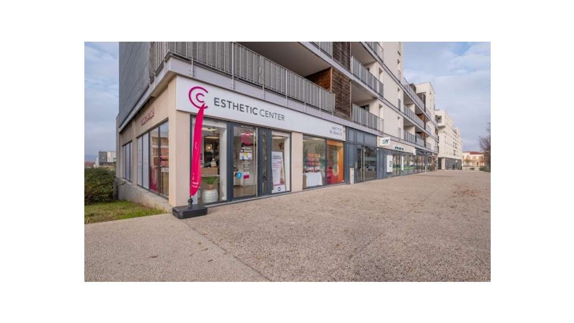 Local 130m² d"angle à louer empl N°1 Sathonay-Camp