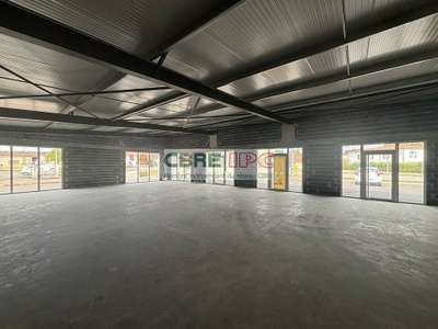A louer cellules commerciales 50 à 200m² Sault