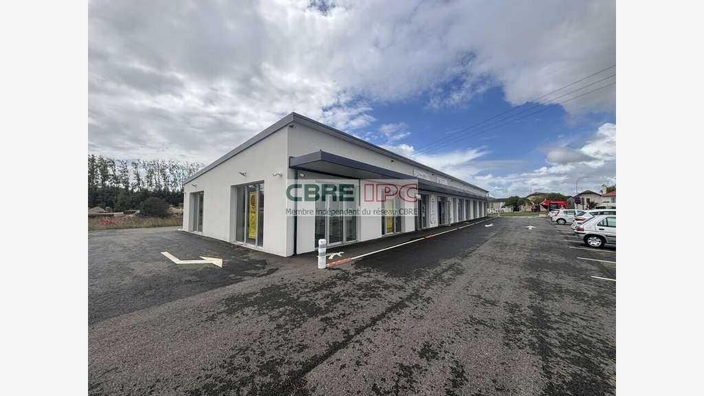 Location cellules commerciales 50-200m² Sault