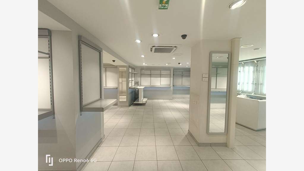 Local commercial 110m² à louer empl N°1 à Saumur 