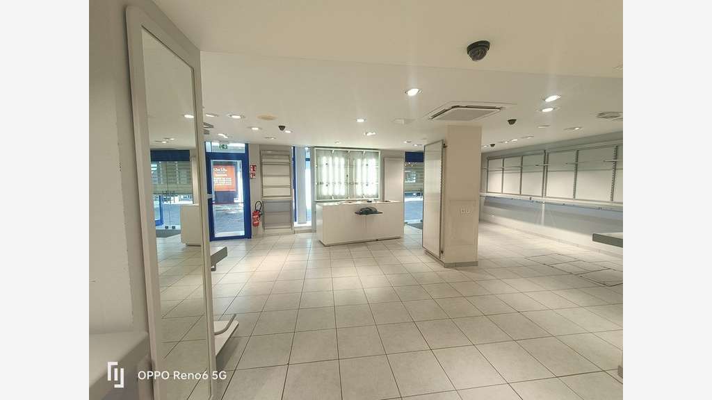 Local commercial 110m² à louer empl N°1 à Saumur 