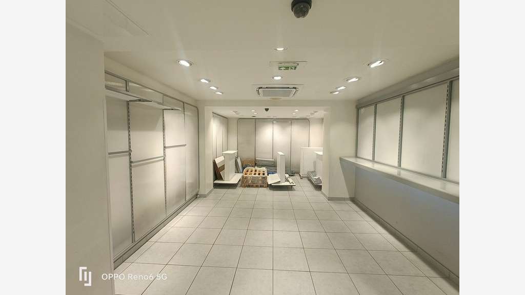 Local commercial 110m² à louer empl N°1 à Saumur 