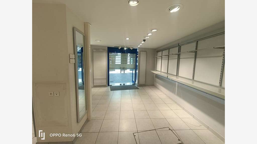 Local commercial 110m² à louer empl N°1 à Saumur 