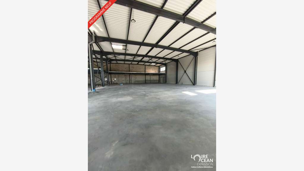 A louer cellules neuves 709m² visibilité exception