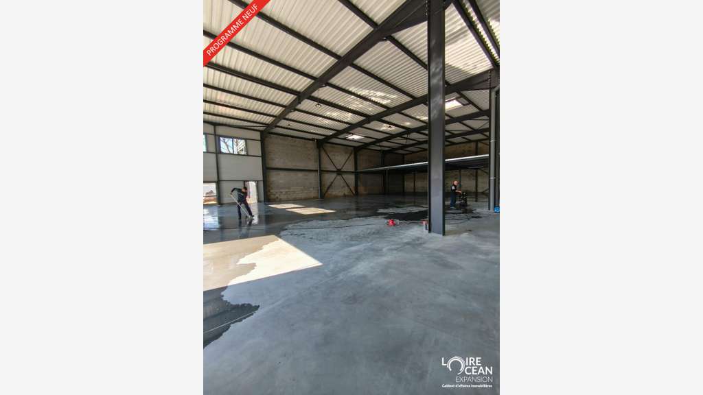 A louer cellules neuves 709m² visibilité exception