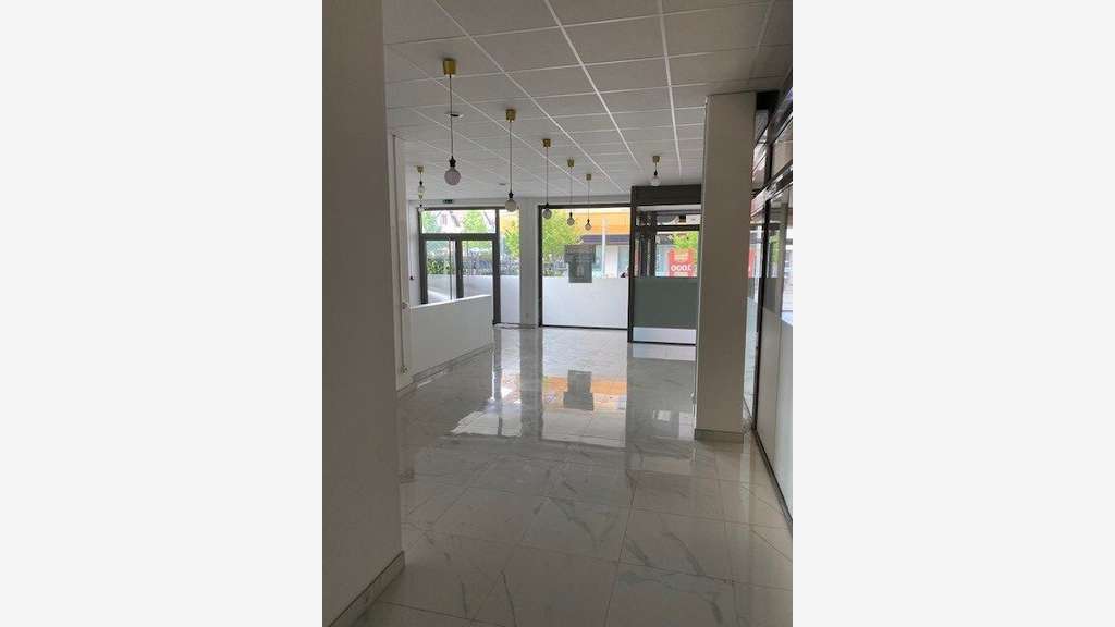 Très beau local 86m² à louer galerie Schiltigheim