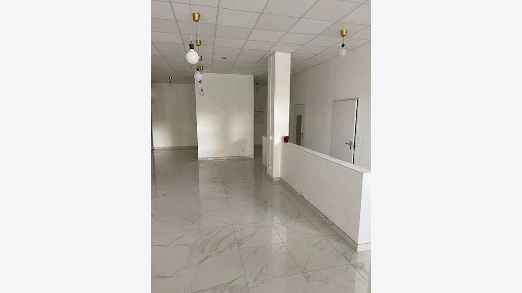 Très beau local 86m² à louer galerie Schiltigheim