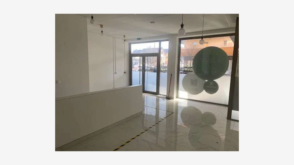 Local 87m² avec vitrines à louer à Schiltigheim