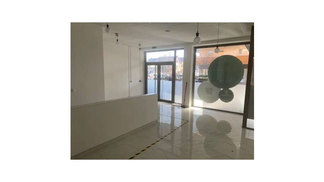 Local 87m² avec vitrines à louer à Schiltigheim