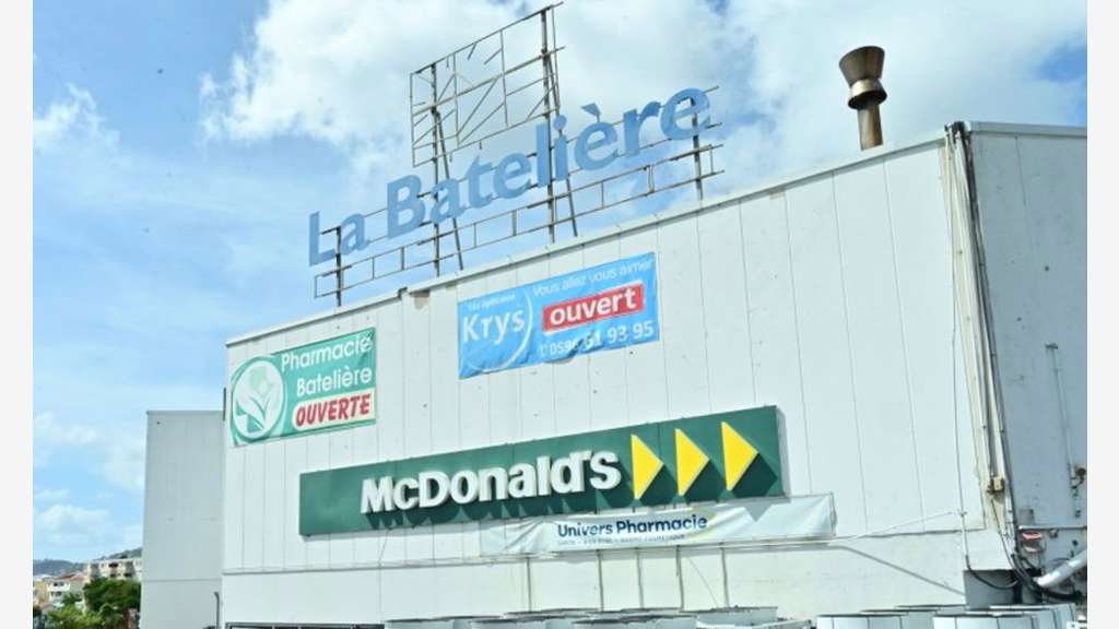 Loue local commercial 250m² en ccial à Schoelcher