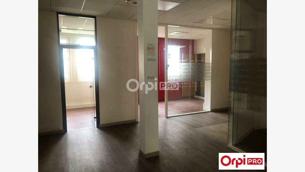 A louer local commercial de 282m² à Seclin (59113)