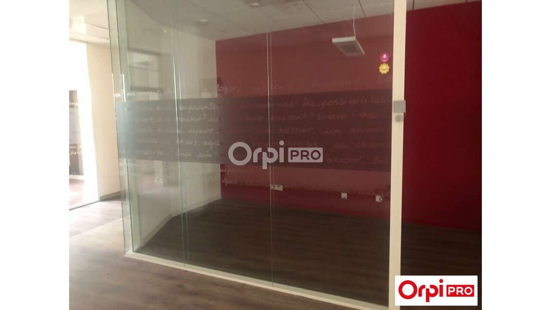 A louer local commercial de 282m² à Seclin (59113)