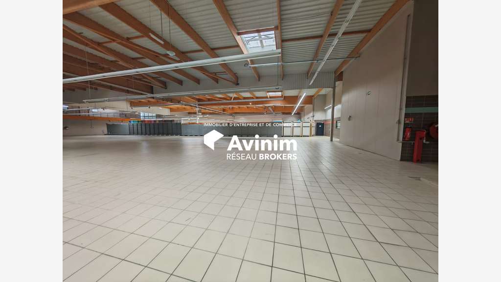 A louer cellule commerciale 1800m² ZAC Segré
