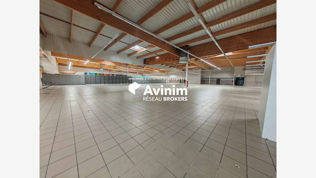 A louer cellule commerciale 1800m² ZAC Segré