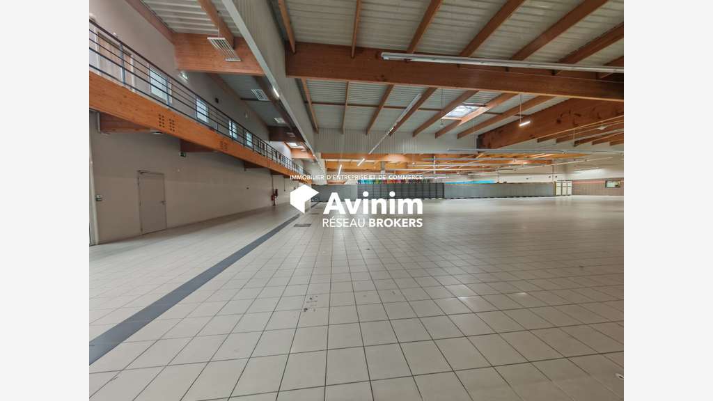 A louer cellule commerciale 1800m² ZAC Segré