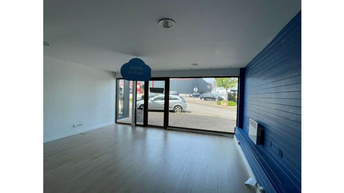 Local commercial 100m² à louer à Séné Poulfanc