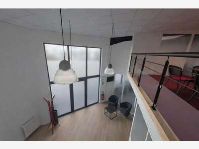 Loue local commercial de 195m² en zc à Vannes Est