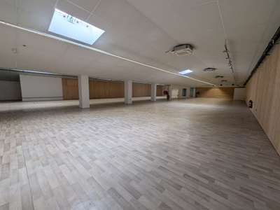 Local 1100m² visibilité exceptionnelle Vannes Est
