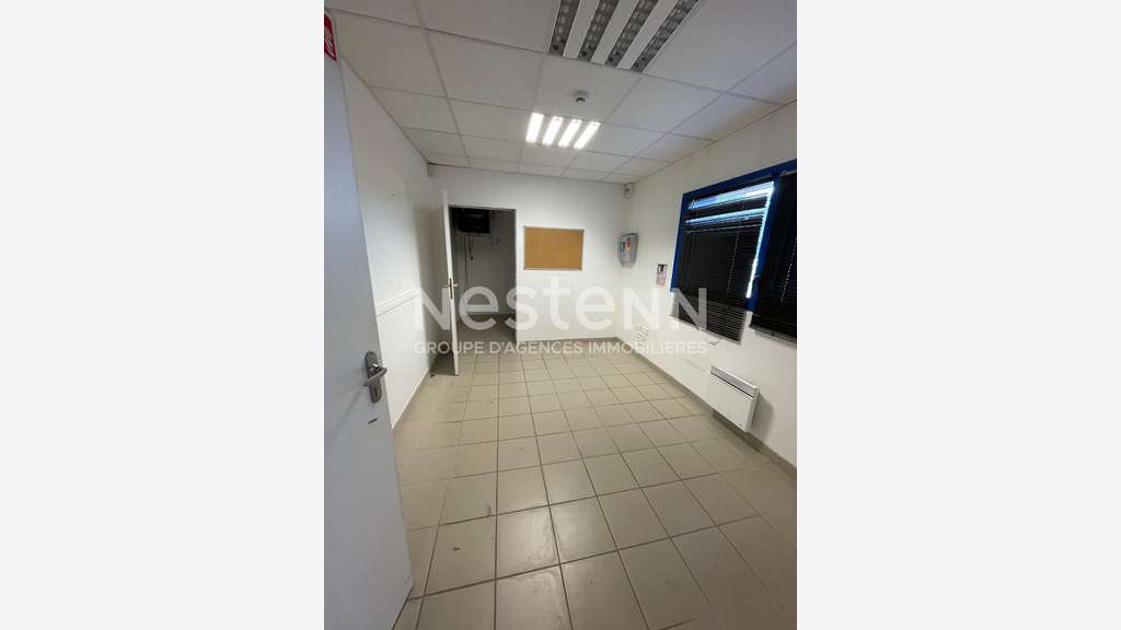 A louer local commercial 1100m² empl premium Séné 