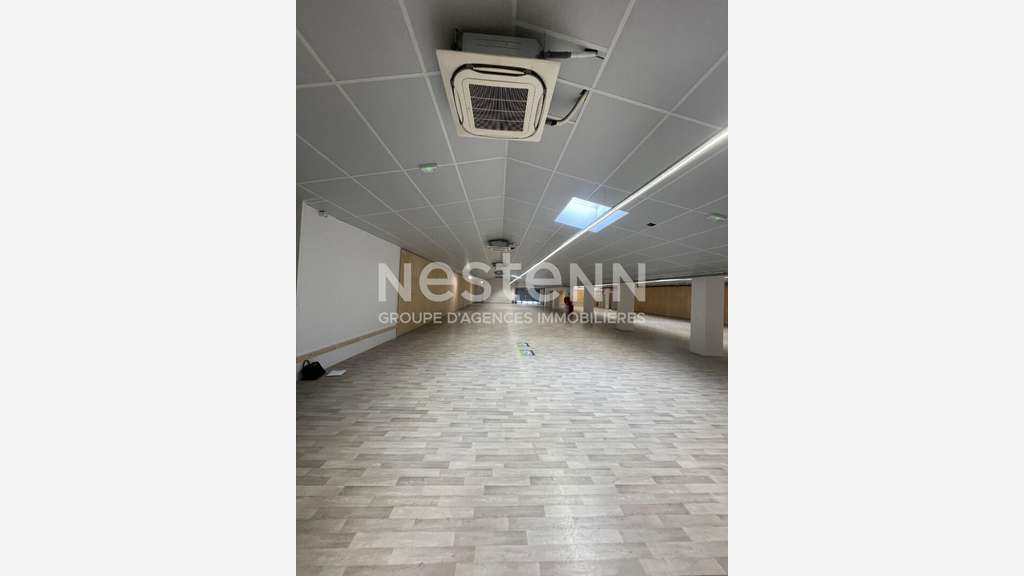 A louer local commercial 1100m² empl premium Séné 
